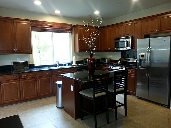 4th image of 1015 Woodcrest Ln
