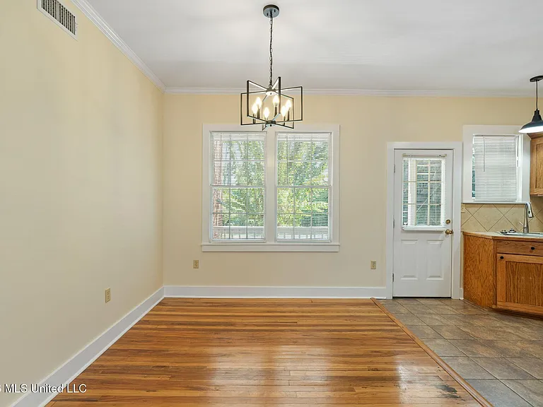 720 Broad St #1 — Photo 8