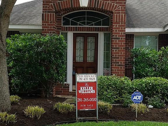 2nd image of 10303 Dell Cir