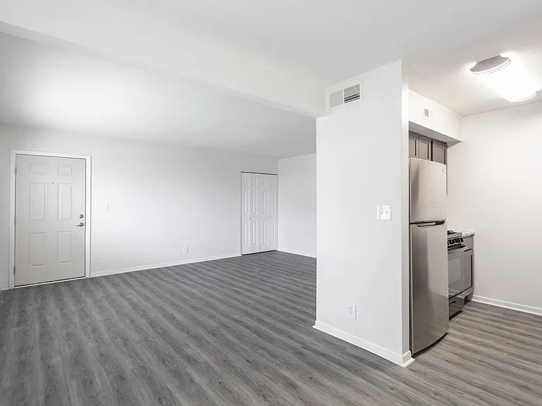 Mercury West Apartments — Photo 12