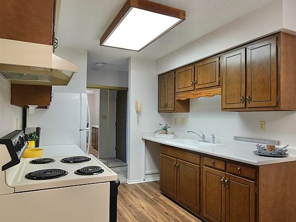 4th image of 4460 S Poplar 306c St