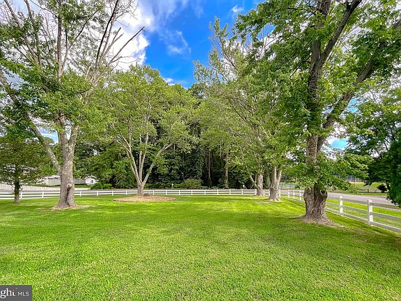 4th image of 21475 Williams Dr
