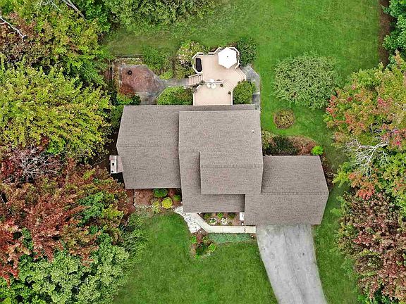 2nd image of 12 Twin Oaks Dr