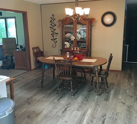 4th image of 2415 Primrose Pl