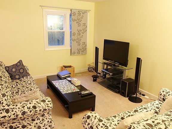 2nd image of 7S482 Lynn Dr