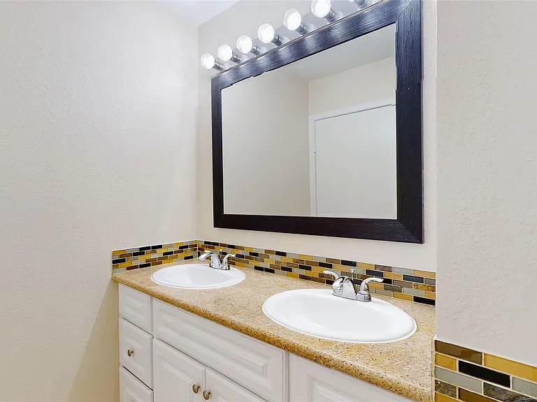 2105 N Red Cedar Cir — Photo 19
