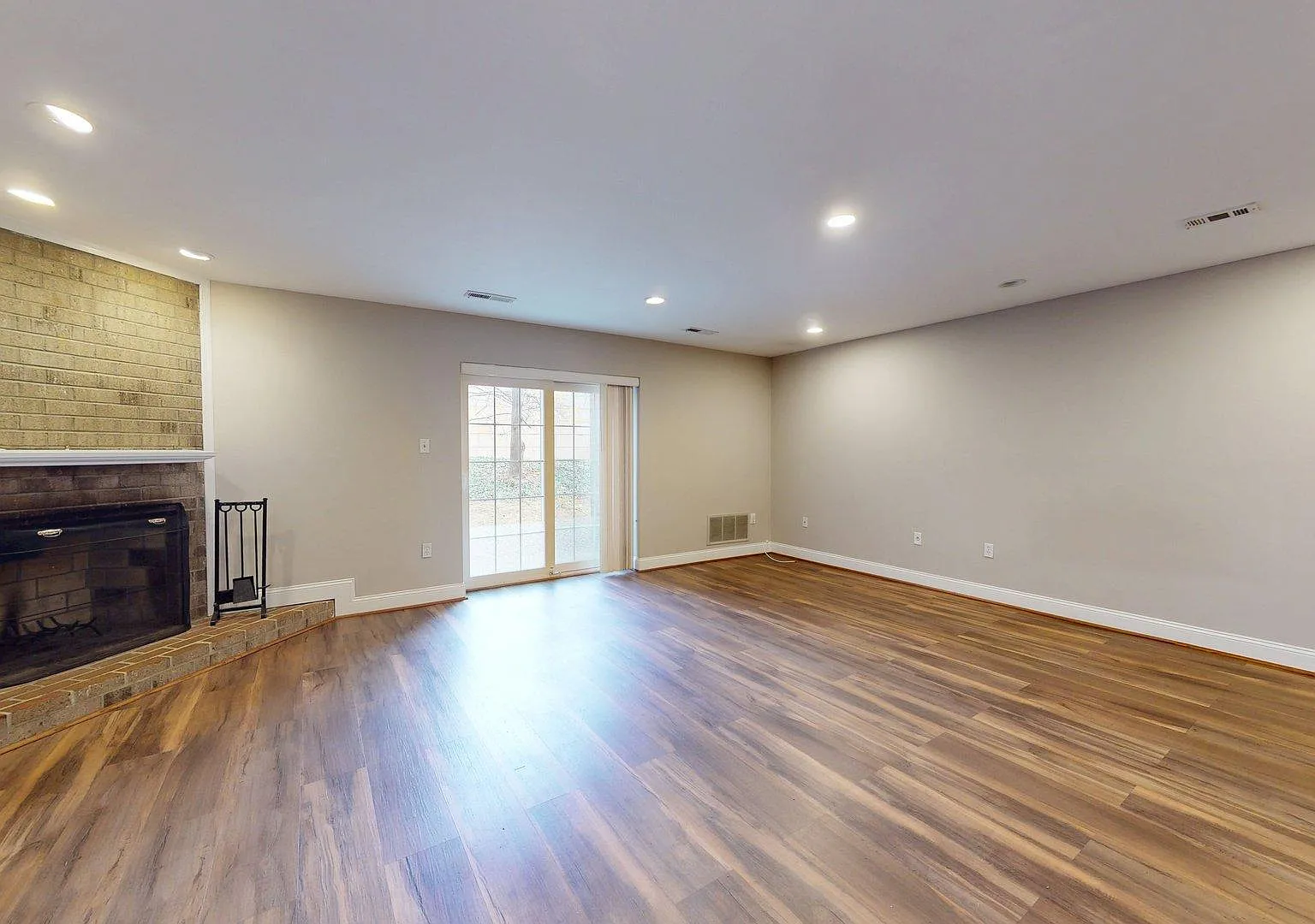 Westhampton Mews — Photo 3