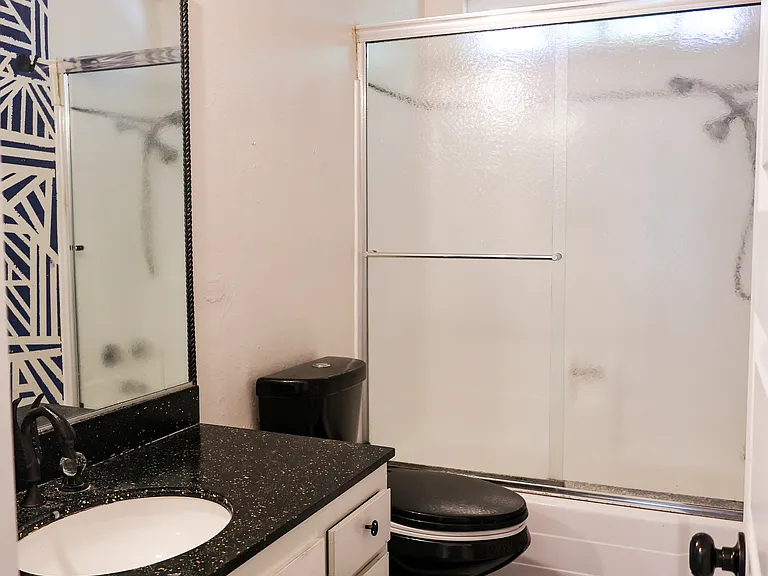 842 W Oliver St — Photo 16