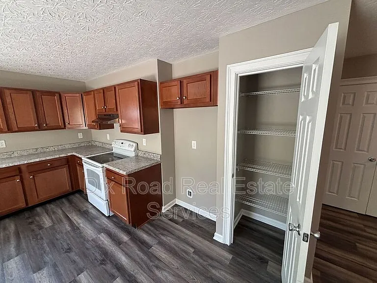 1024 Golfview Dr — Photo 10