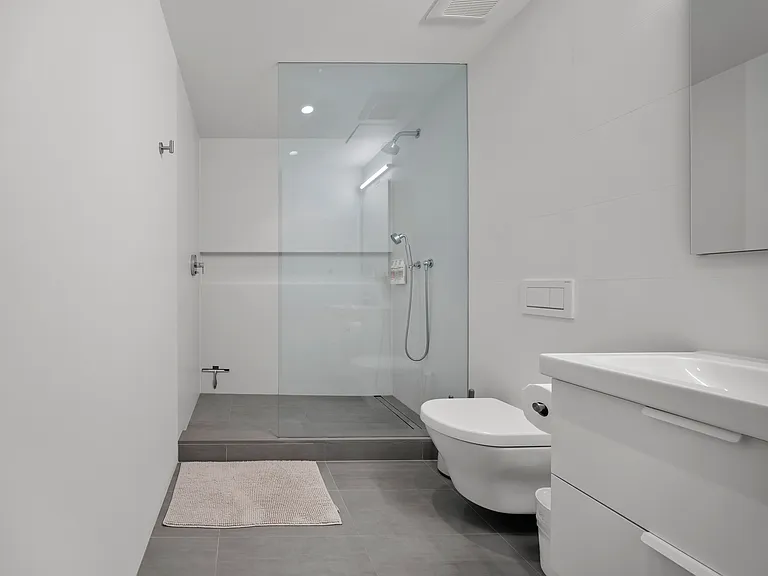460 W 44th St #3 — Photo 23