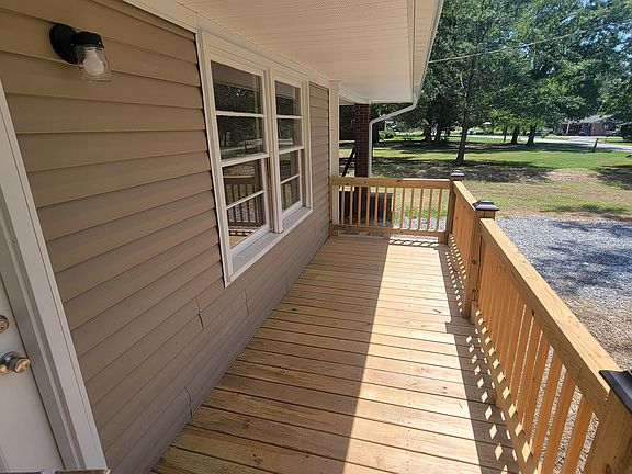 3rd image of 124 Sherwood Dr