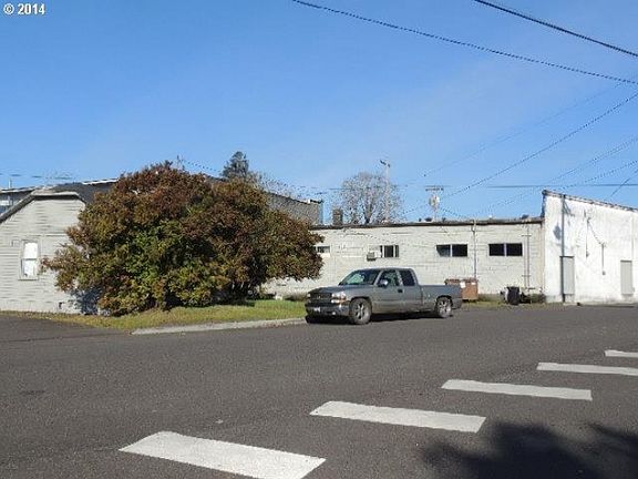 2nd image of 1945 Columbia Blvd