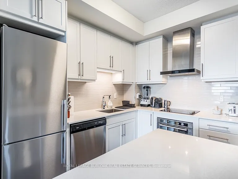 2093 Fairview St #1405 — Photo 8