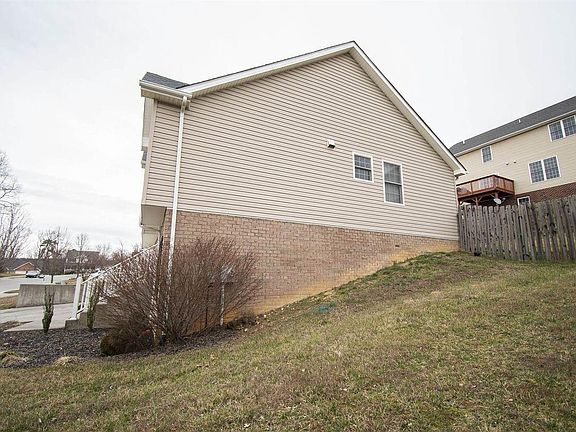 2nd image of 224 Mountain Breeze Dr