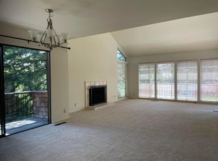 155 Ravenhill Rd, Orinda, CA 94563