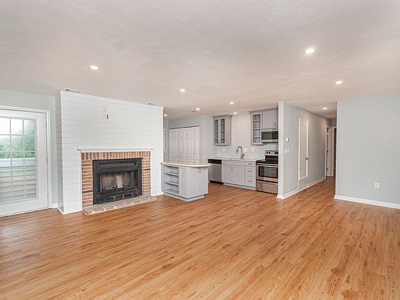 2nd image of 206 Chowning Pl Unit 206