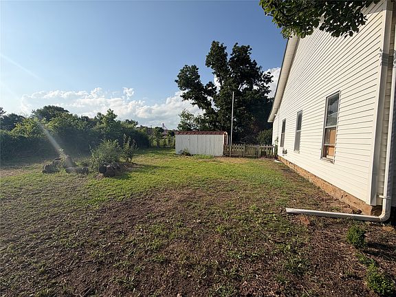 4th image of 233 E 3rd St