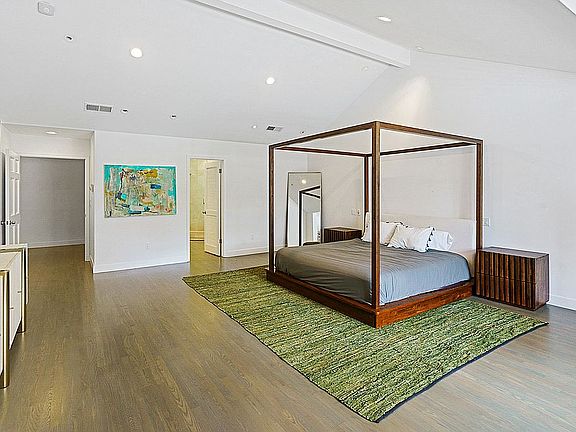 3rd image of 2999 Tiffany Cir