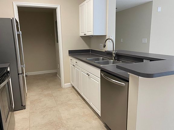 3rd image of 5050 Fairways Cir APT E105