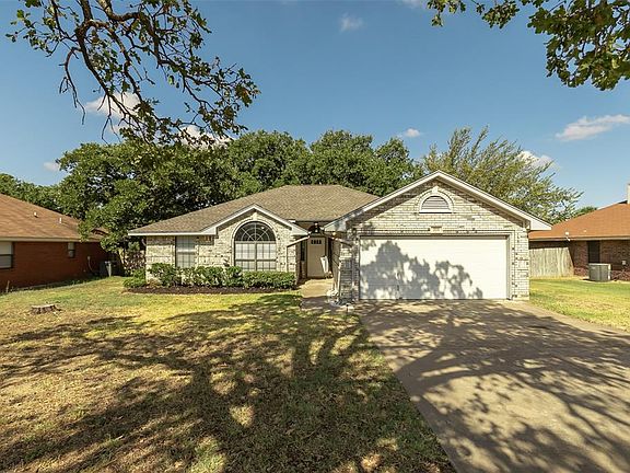 3rd image of 308 Bentley Dr