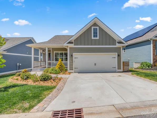 4 Southern Way Ln, Leicester, NC 28748