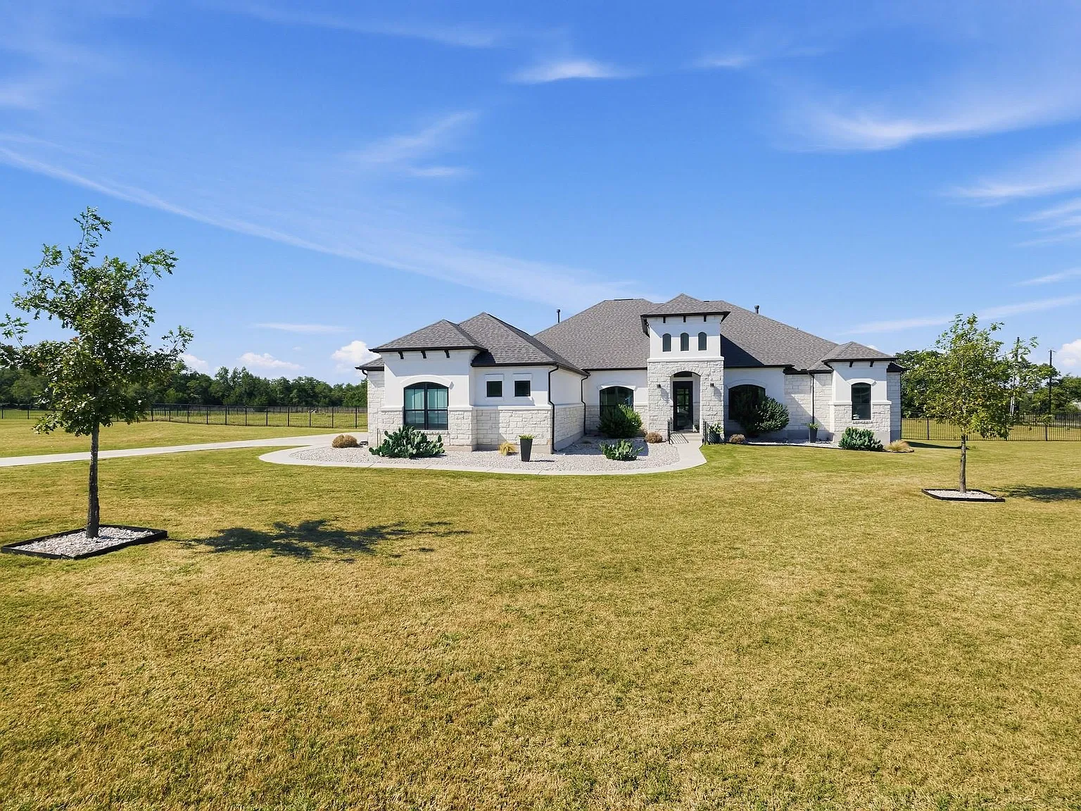 4 bed, 3.5 bath, 3556 sqft, $6,800 — Photo 3