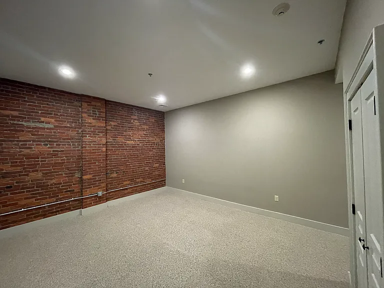 126-132 Franklin Ave #9 — Photo 8