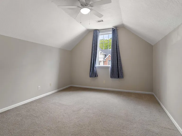 806 Willow Lake Dr — Photo 10
