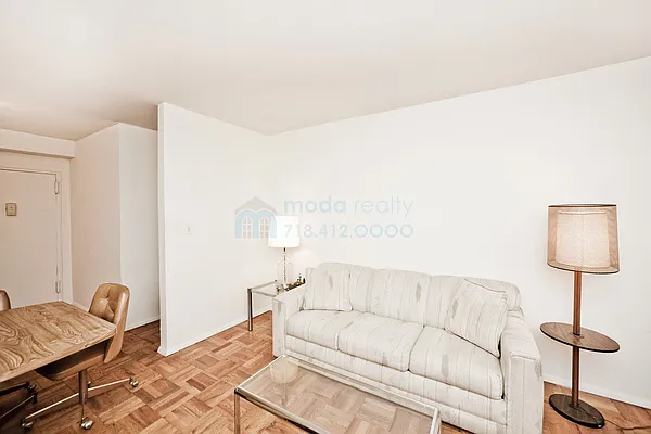 Sold by Moda Realty | media 7