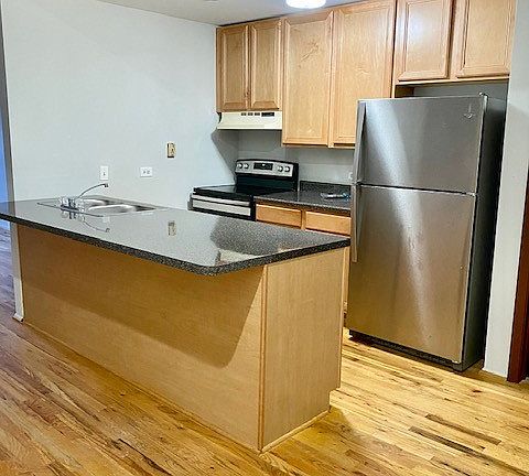 3rd image of 3055 N Sheffield Ave APT 2B