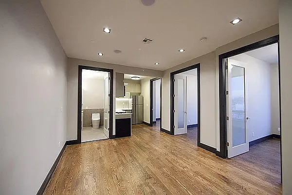867 Dekalb Ave #3C