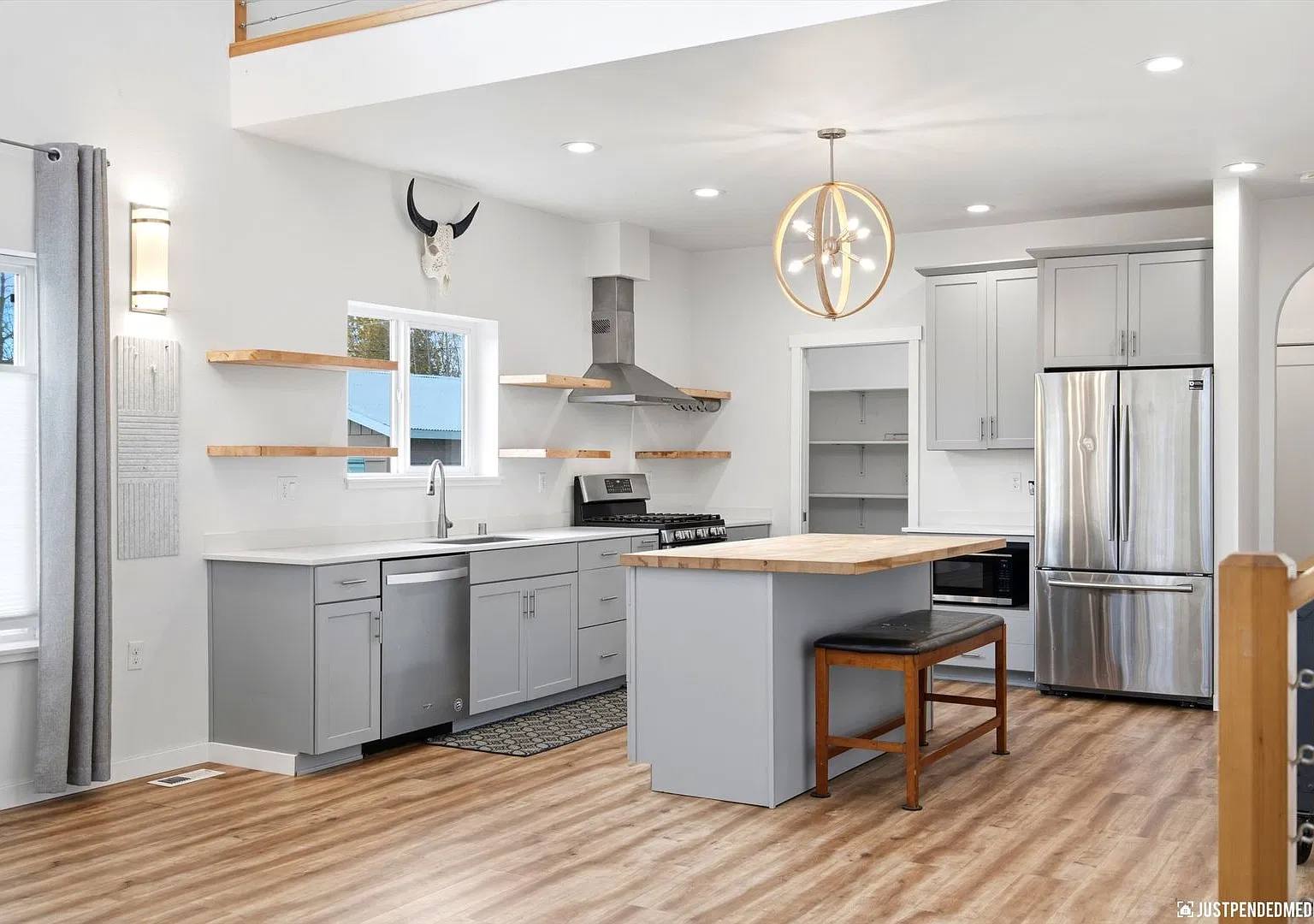 Beautifully Maintained South Anchorage Home | 4 Bedrooms + Exceptional Parking! — Photo 4