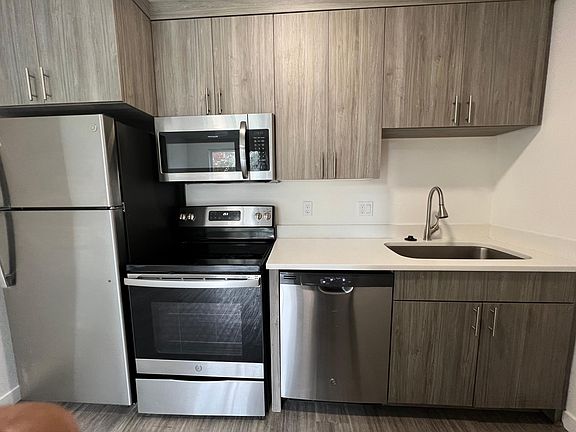 4th image of 8130 SE Woodward St #205