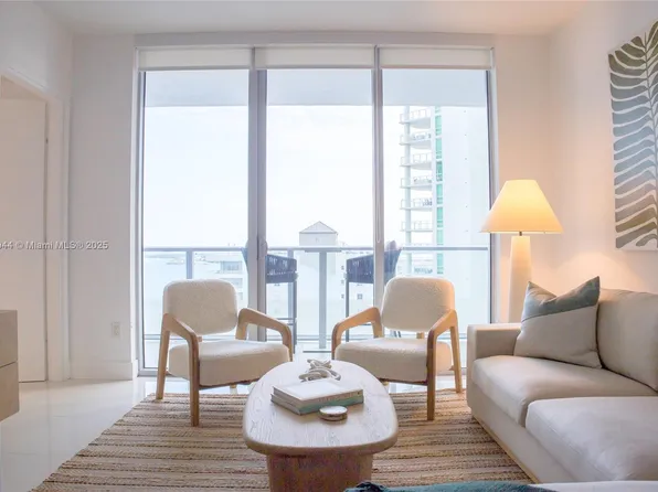1300 Brickell Bay Dr, Miami, FL
