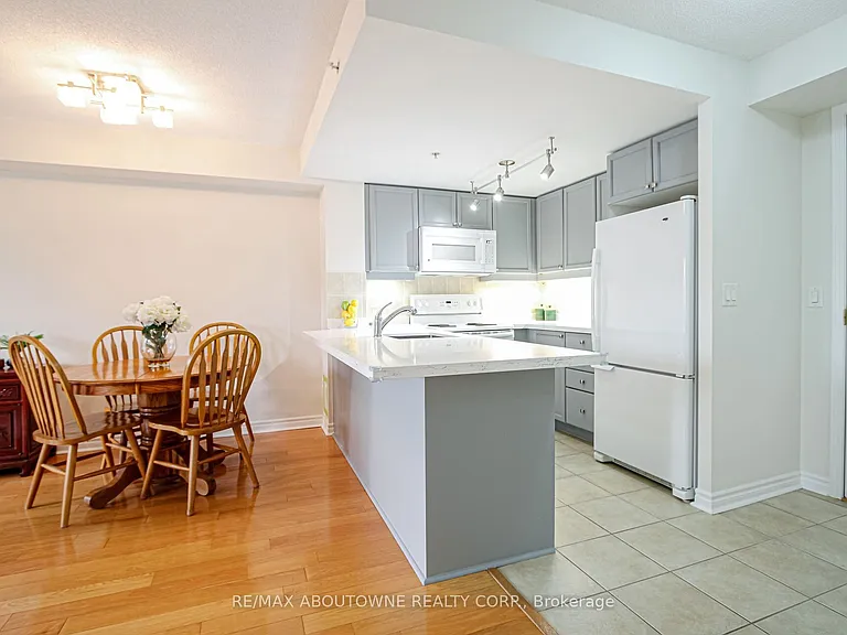 350 Princess Royal Dr #1002 — Photo 10