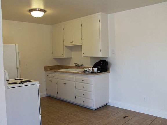 3rd image of 3905 44th Ave