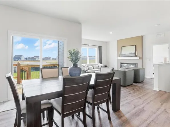 10302 Tuscany Pkwy, Peculiar, MO 64078