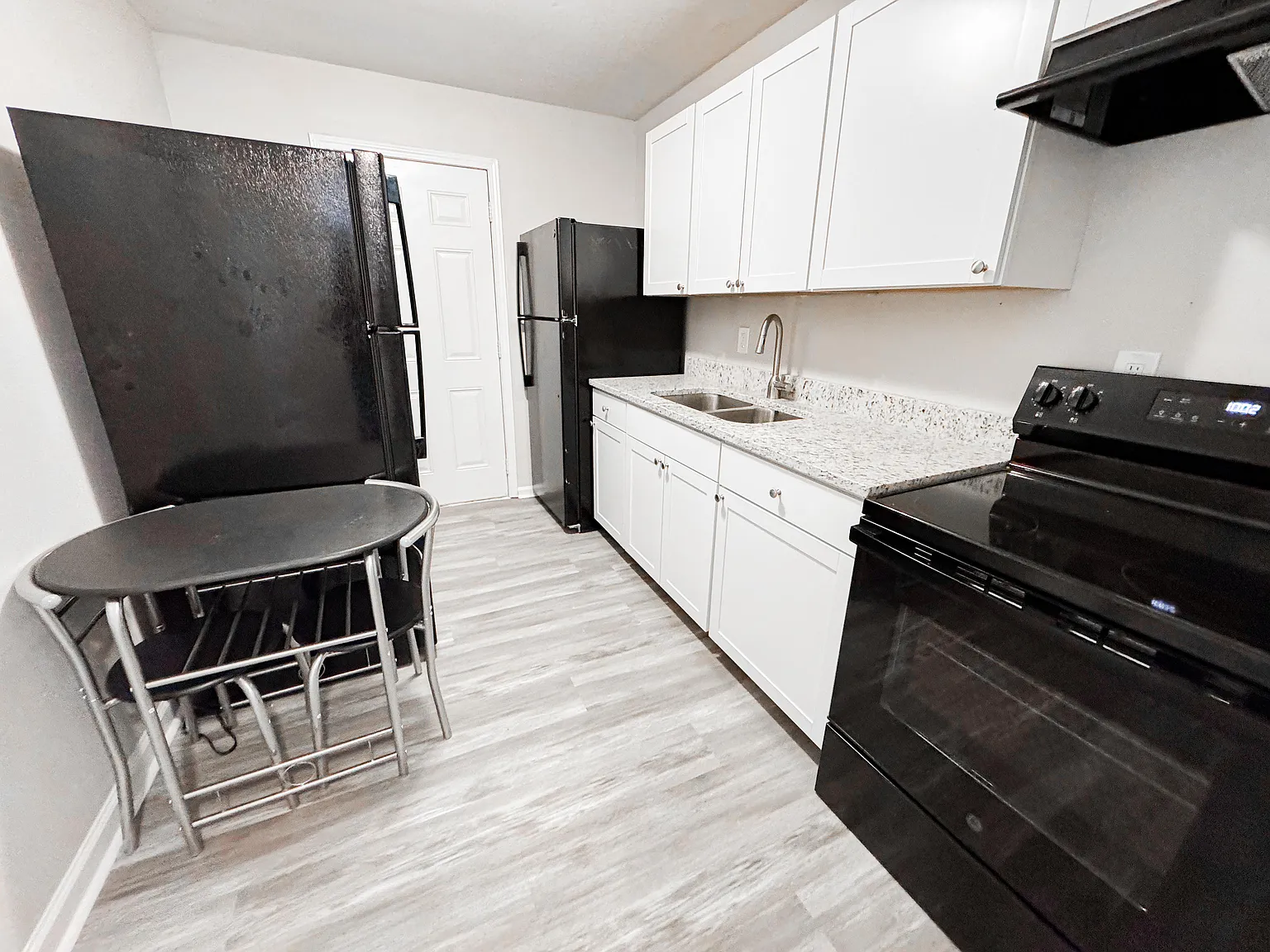 4 bed, 3.0 bath, 2000 sqft, $663 — Photo 3