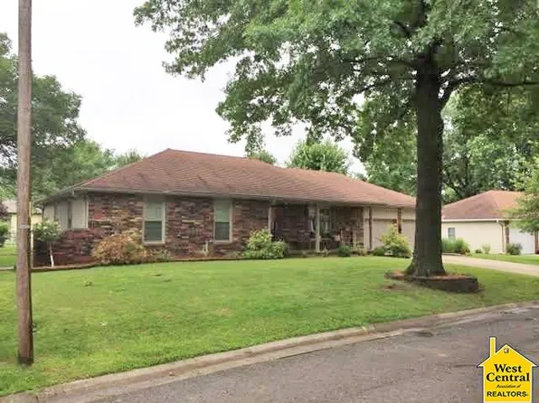 600 David Dr, Clinton, MO 64735