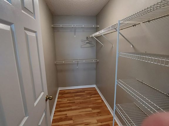 4th image of 1909 Summer Club Dr APT 211