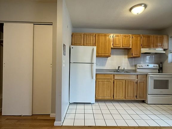 3rd image of 565 Hyde Park Ave APT 5