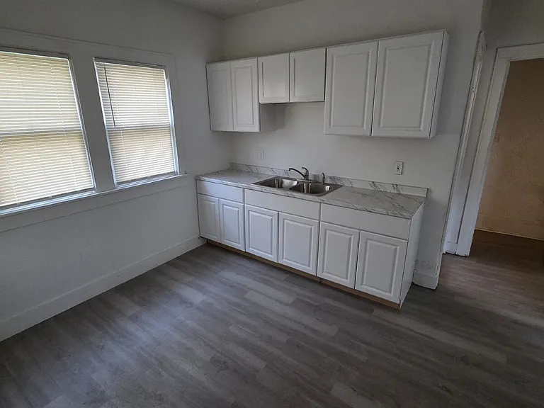 10217 Pierpont Ave — Photo 12