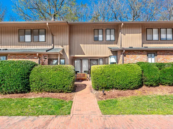 906 Oak Tree Dr, Chapel Hill, NC 27517