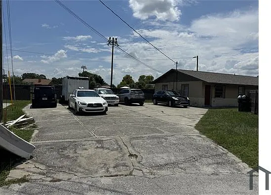 3 bed, 855 sqft, $2,299 — Photo 2