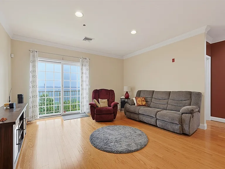 142 Bigelow St #304 — Photo 7
