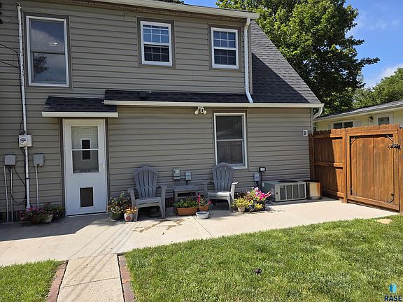 5th image of 617 S Hiawatha Ave
