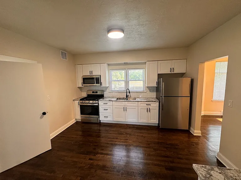 15745 Drexel Ave — Photo 21