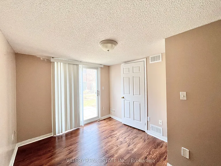 80 Acorn Pl #61 — Photo 19