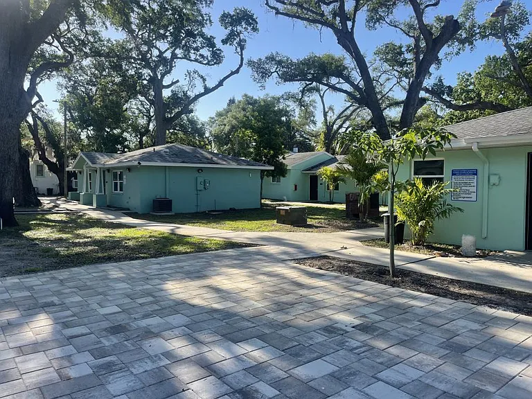 1552 S Myrtle Ave — Photo 3