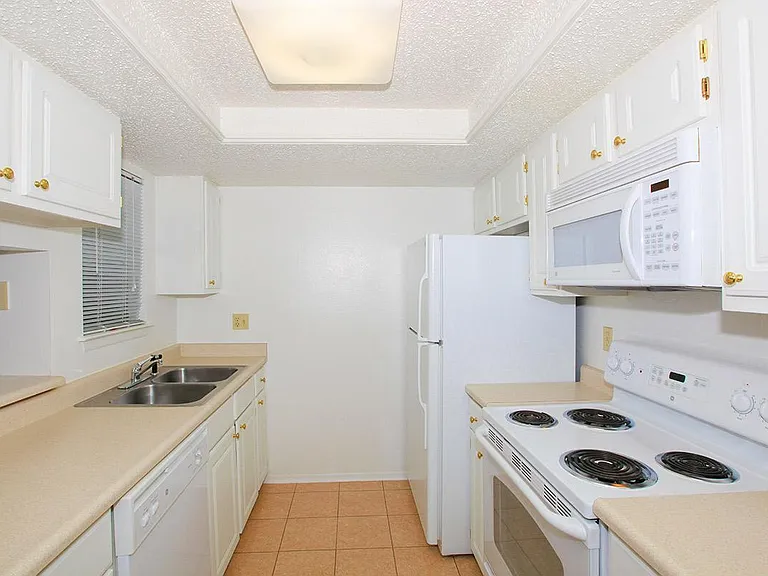 Winding Creek Apartments — Photo 20